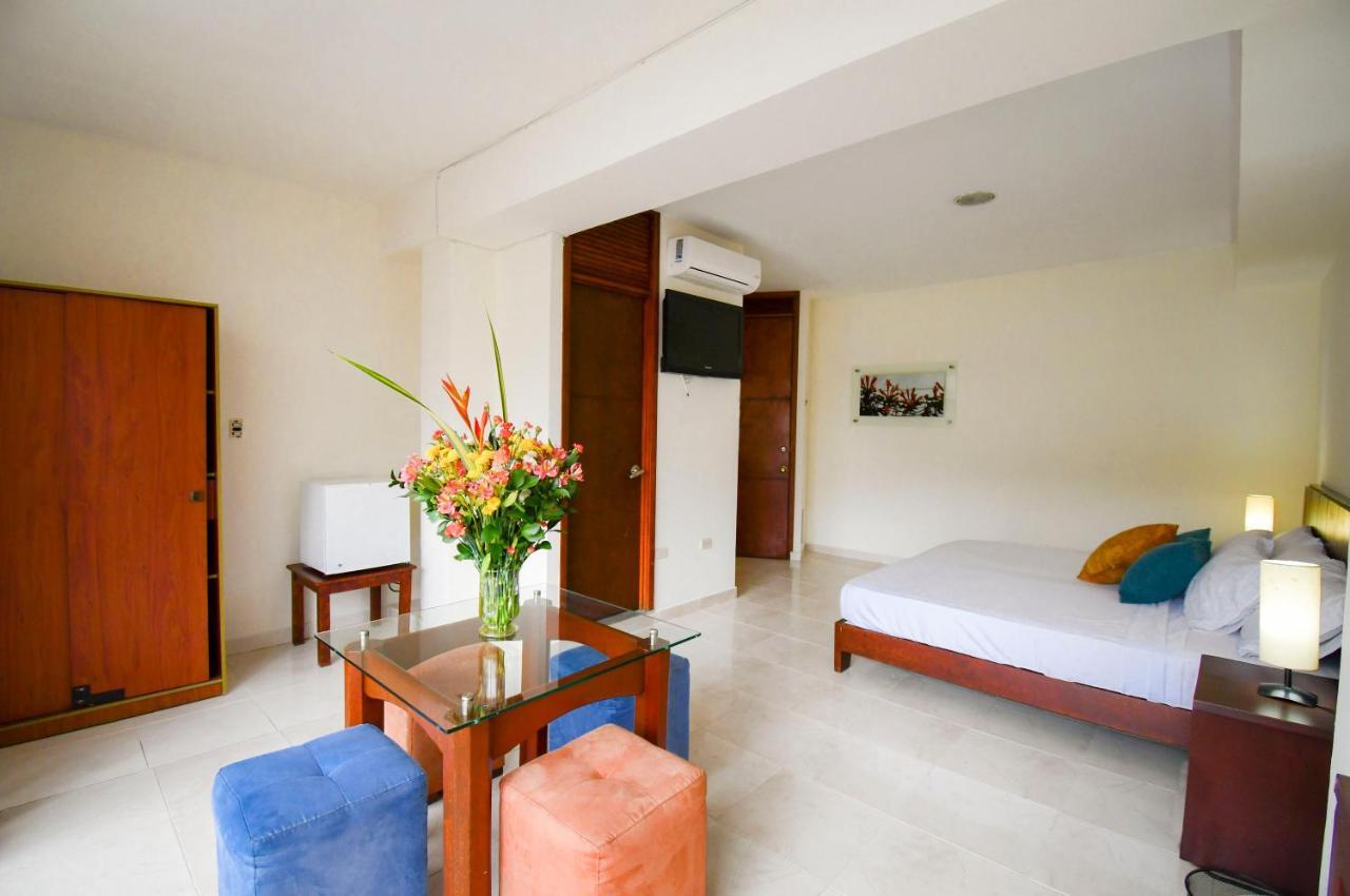 Hotel Monarca Armenia Esterno foto