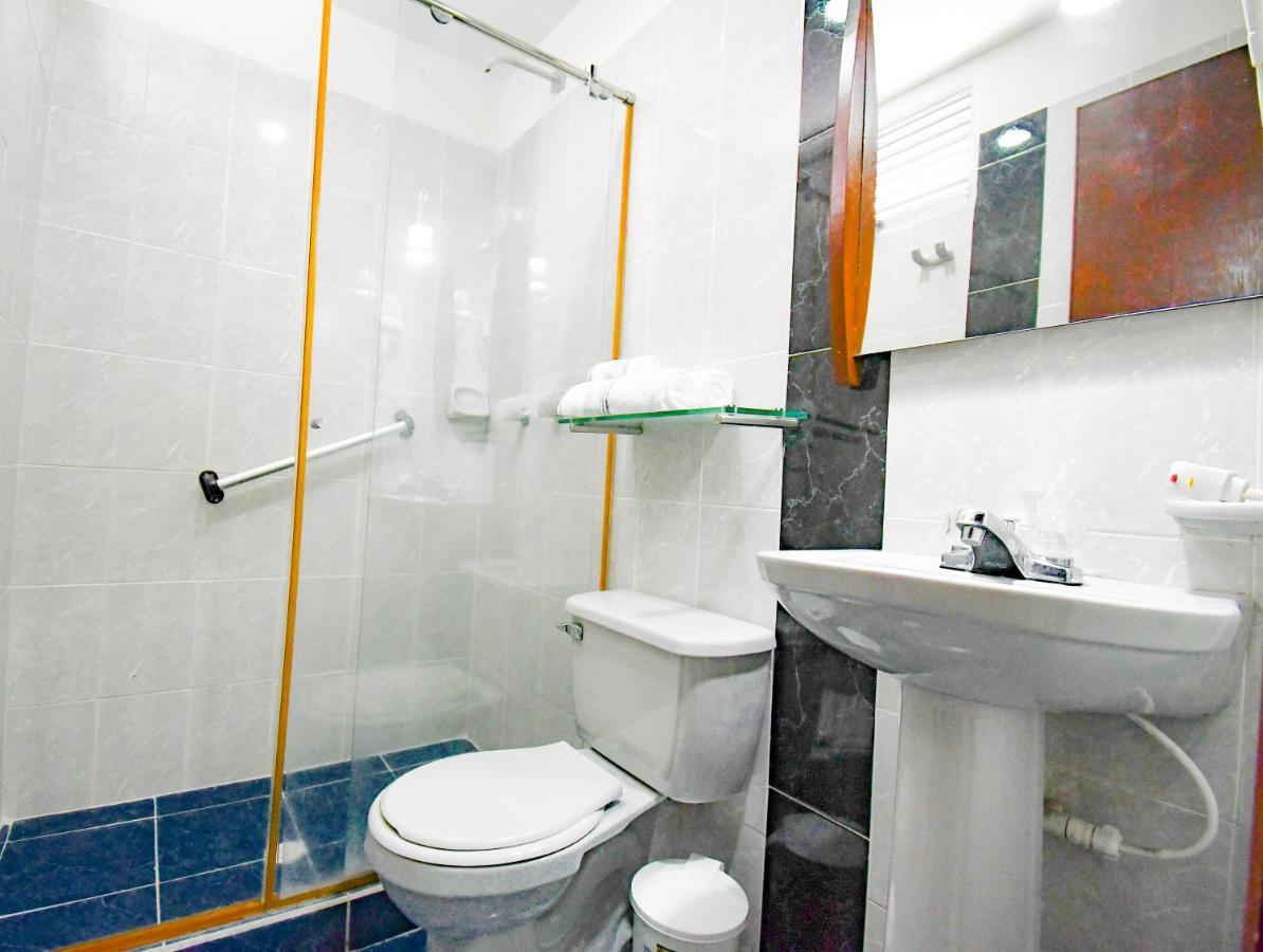 Hotel Monarca Armenia Esterno foto