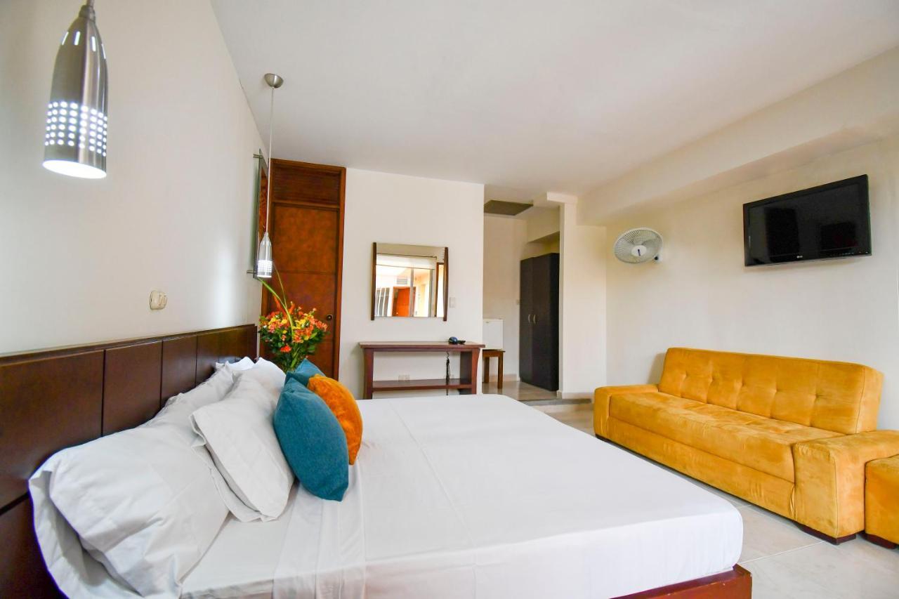 Hotel Monarca Armenia Esterno foto