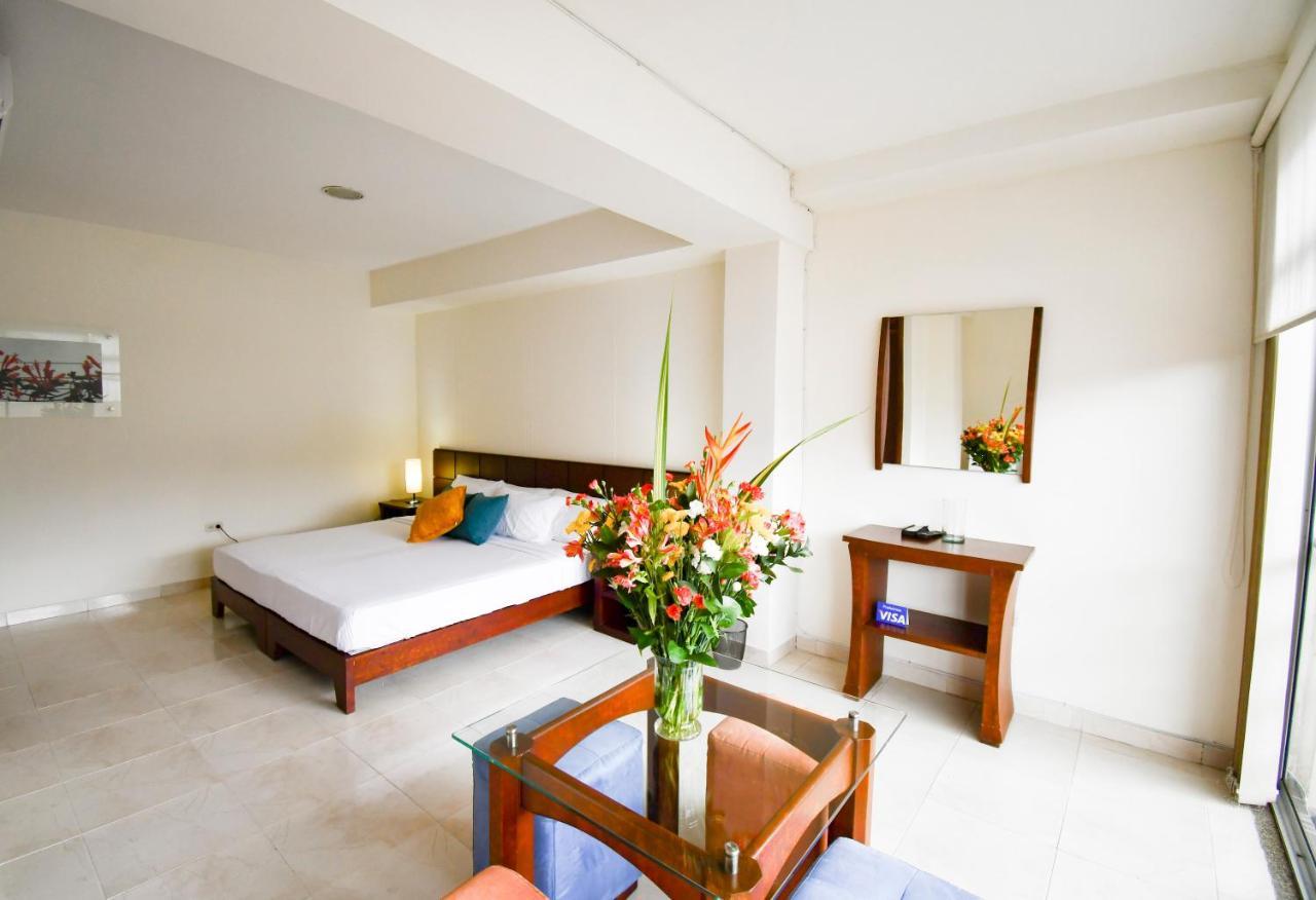 Hotel Monarca Armenia Esterno foto