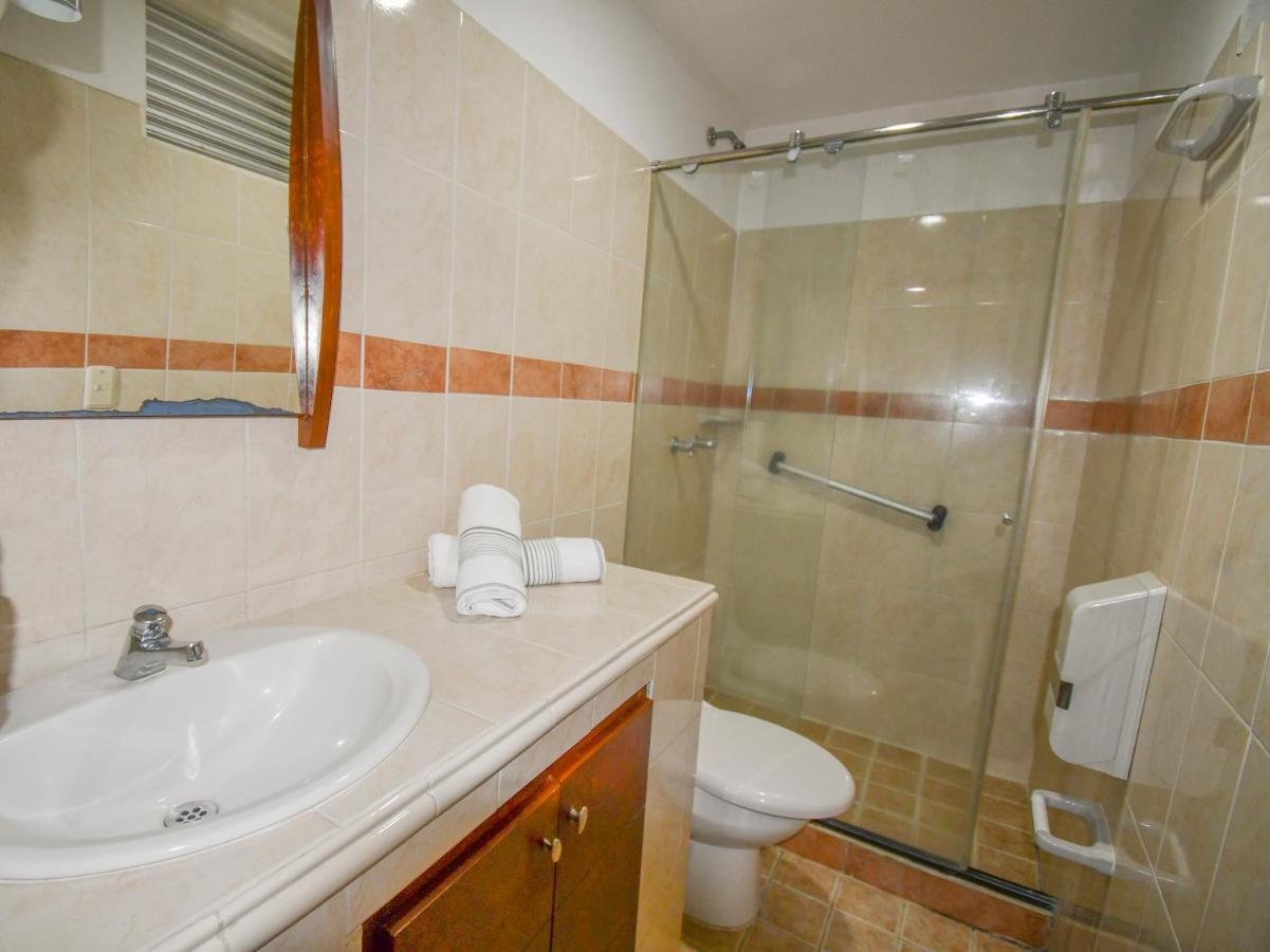 Hotel Monarca Armenia Esterno foto
