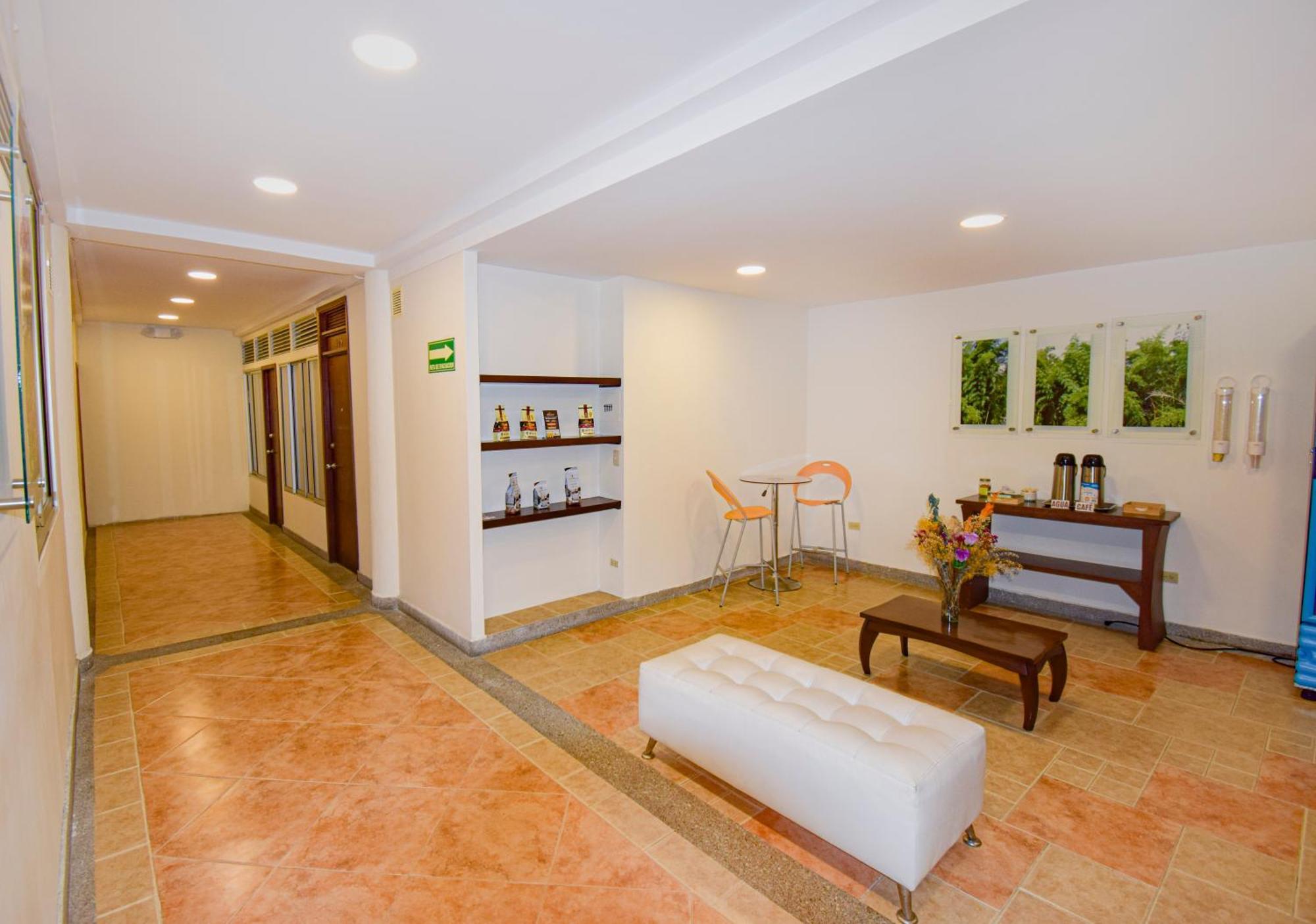 Hotel Monarca Armenia Esterno foto