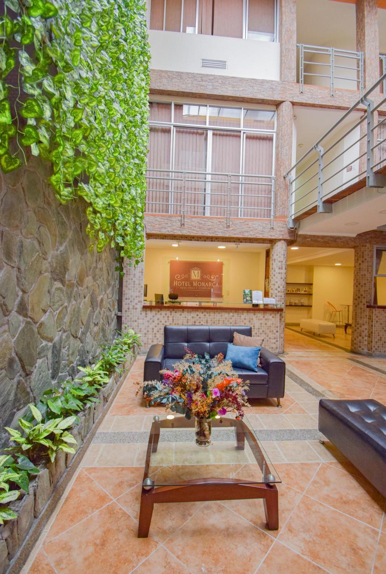 Hotel Monarca Armenia Esterno foto